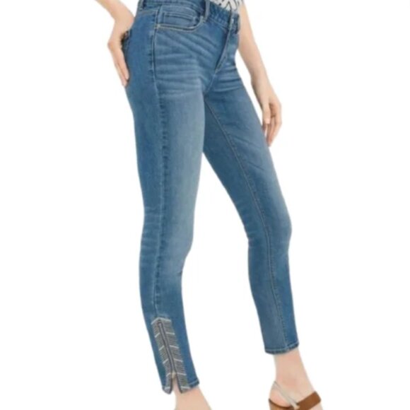White House Black Market Denim - 🩵 White House Black Market "The Skinny Ankle" Jeans 🩵